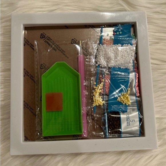 New Hello Kitty Complete Diamond Mosaic Kit with Frame - Picture 2 of 2